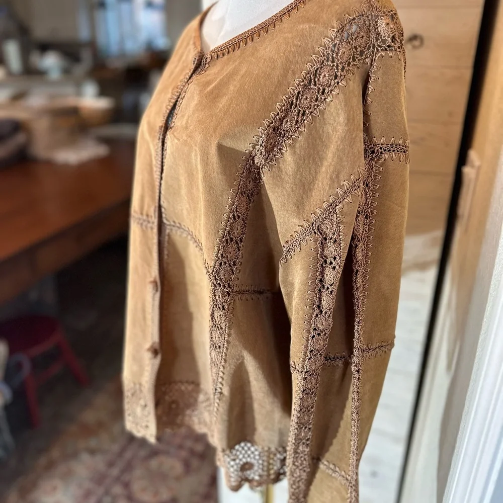 S.M.H vintage size 2X women’s leather$crochet jacket brown/ tan detailed sleeves
